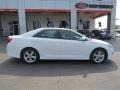 Super White - Camry SE Photo No. 9