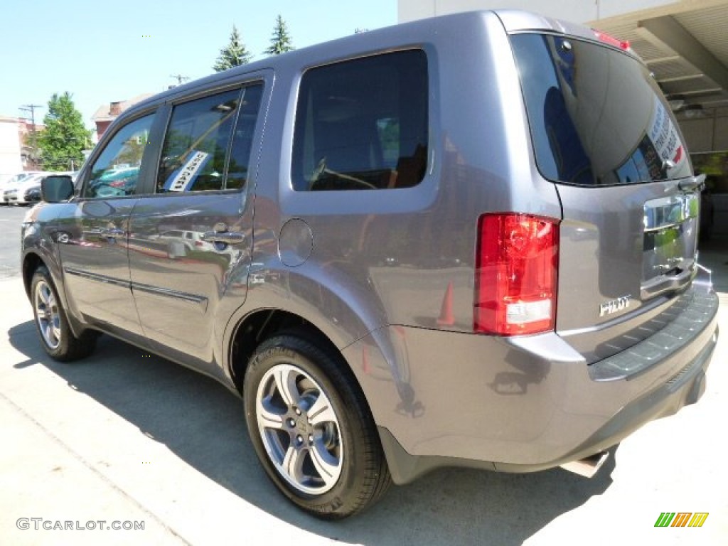 2015 Pilot SE 4WD - Modern Steel Metallic / Gray photo #10