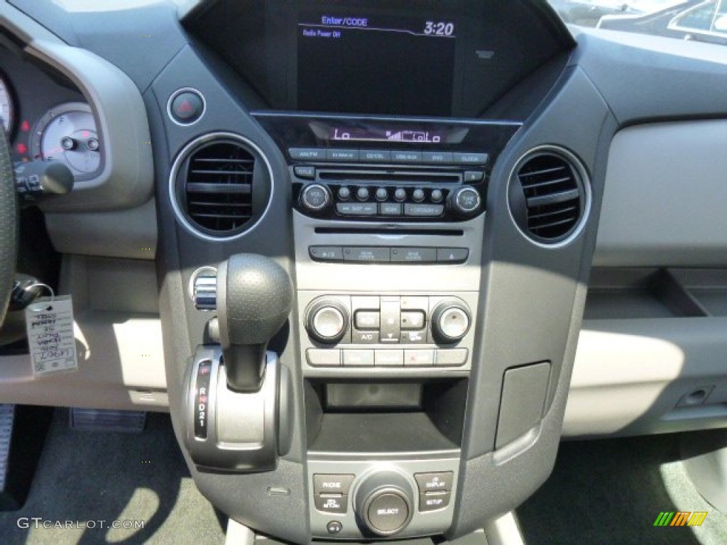 2015 Honda Pilot SE 4WD Controls Photo #106033657
