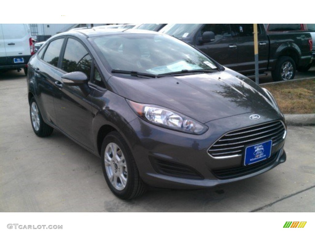 2015 Fiesta SE Sedan - Magnetic Metallic / Charcoal Black photo #1
