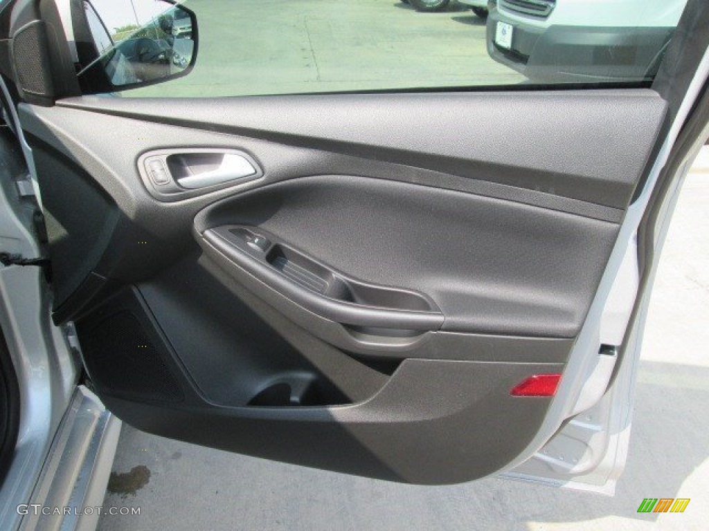 2015 Focus SE Sedan - Ingot Silver Metallic / Charcoal Black photo #22