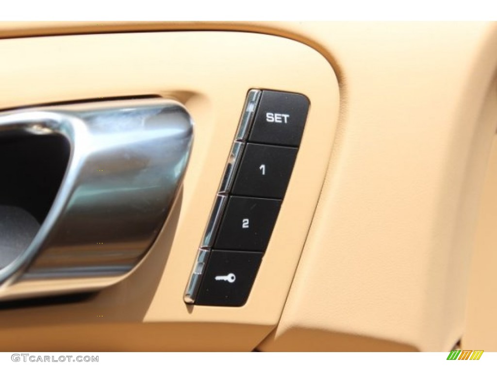 2016 Porsche Cayenne GTS Controls Photo #106038086