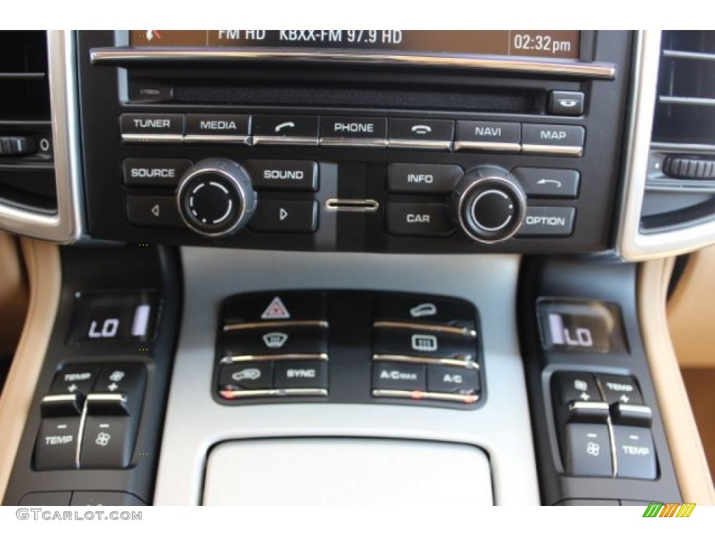 2016 Porsche Cayenne GTS Controls Photo #106038268