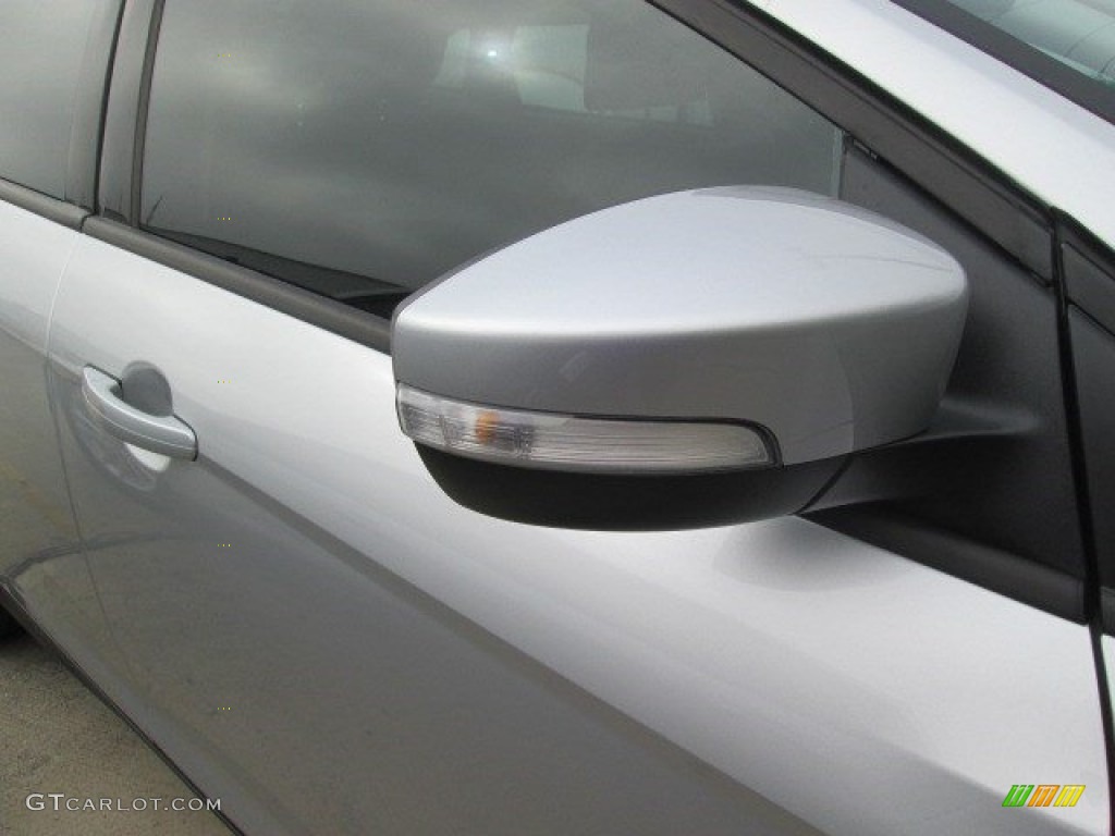 2015 Focus SE Sedan - Ingot Silver Metallic / Charcoal Black photo #5