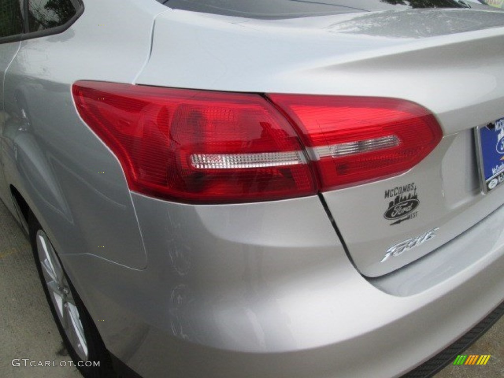 2015 Focus SE Sedan - Ingot Silver Metallic / Charcoal Black photo #9