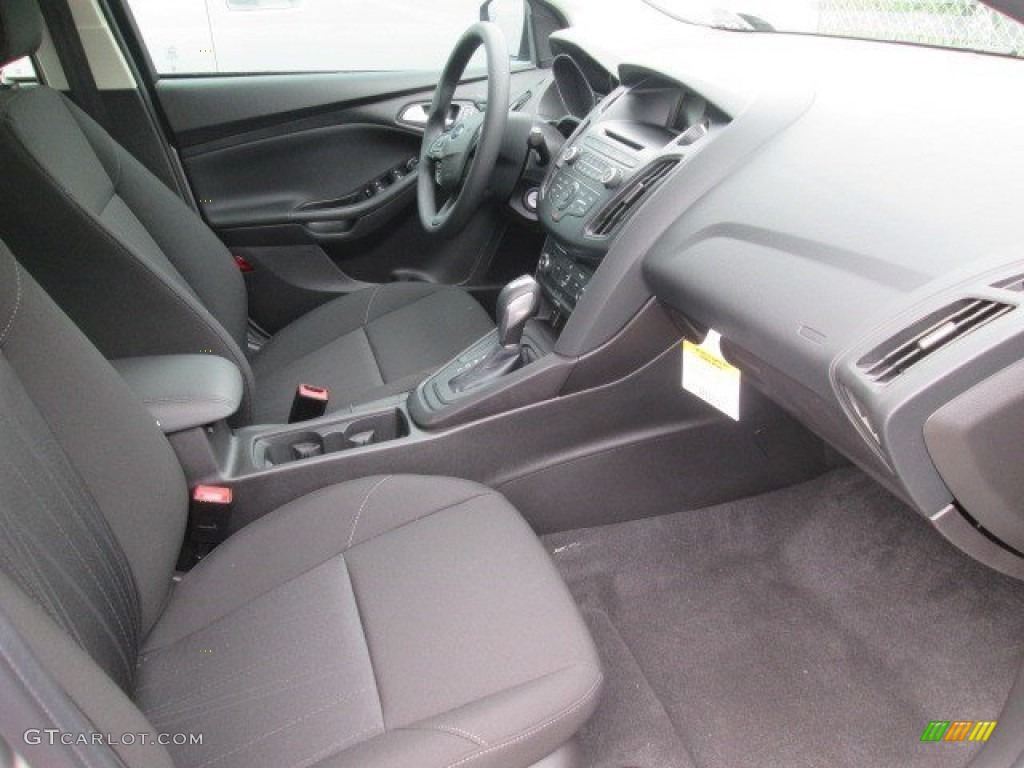 2015 Focus SE Sedan - Ingot Silver Metallic / Charcoal Black photo #22