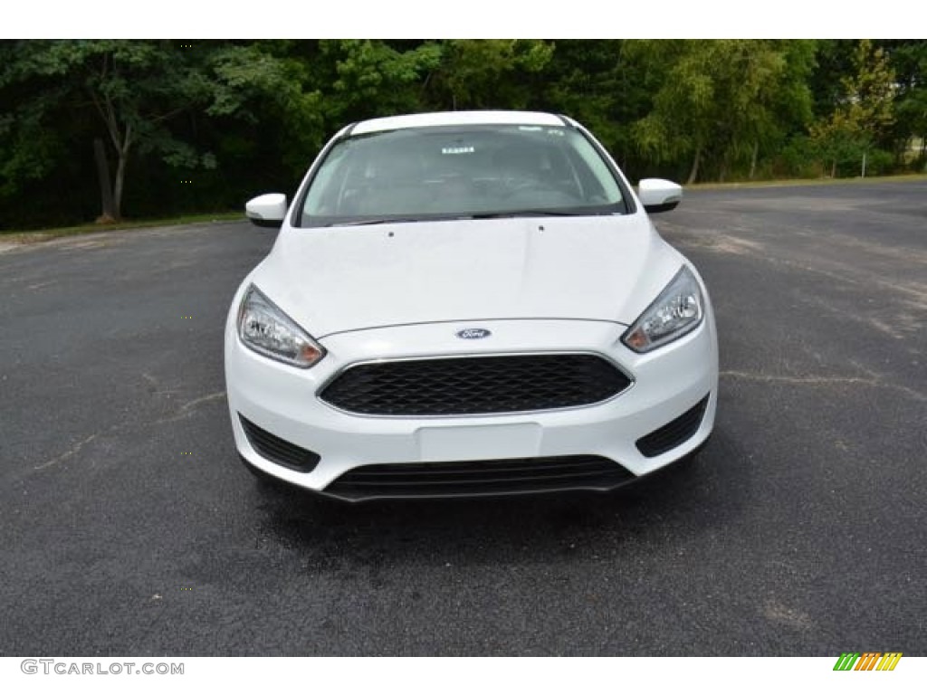 2015 Focus SE Hatchback - Oxford White / Charcoal Black photo #2