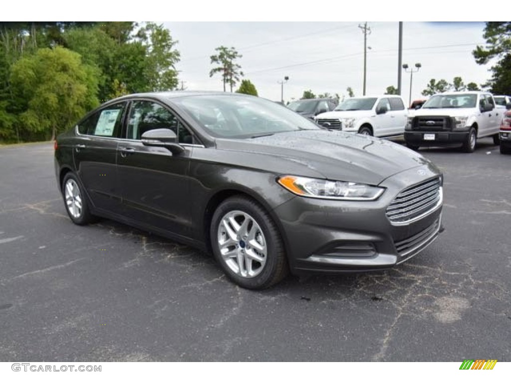 2016 Fusion SE - Magnetic Metallic / Charcoal Black photo #3