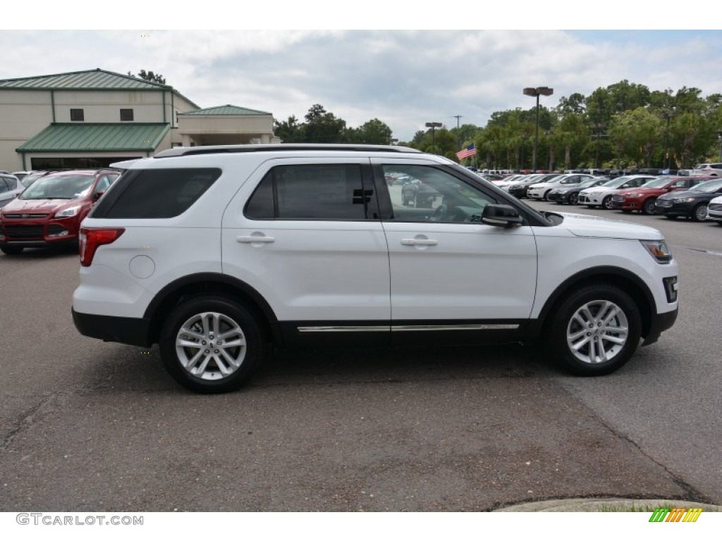2016 Explorer XLT - Oxford White / Ebony Black photo #2