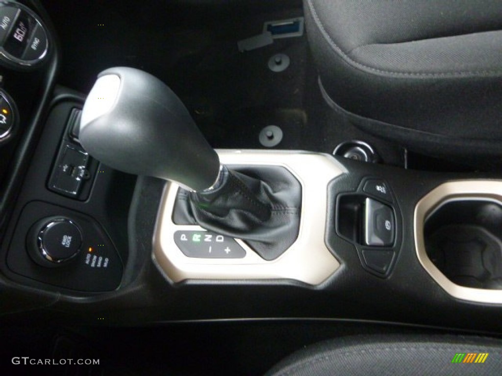 2015 Renegade Latitude 4x4 - Sierra Blue / Black photo #19