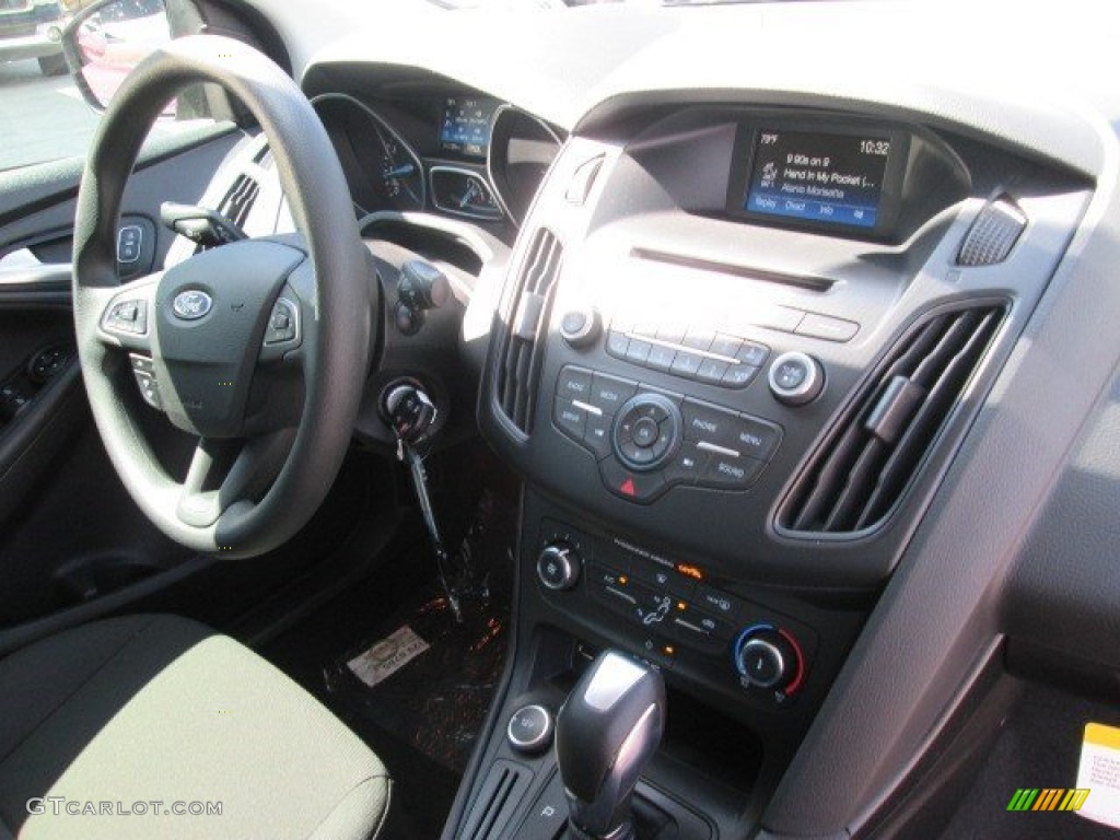 2015 Focus SE Sedan - Tuxedo Black Metallic / Charcoal Black photo #21