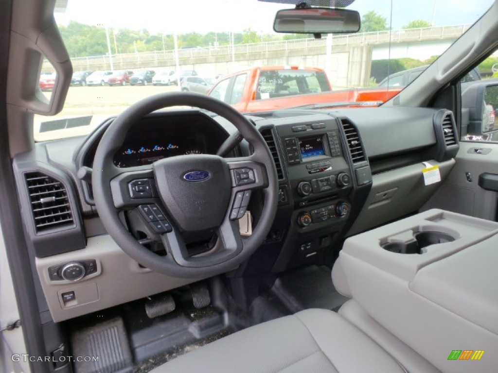 Medium Earth Gray Interior 2015 Ford F150 XL SuperCab 4x4 Photo #106096186
