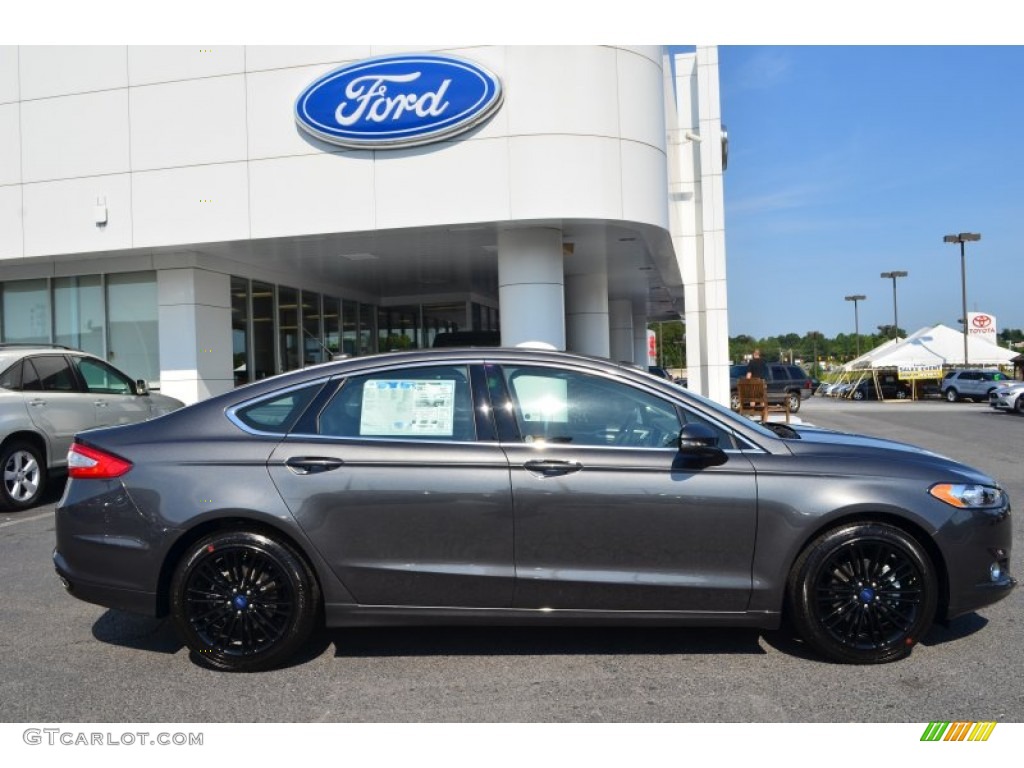 2016 Fusion SE - Magnetic Metallic / Charcoal Black photo #2