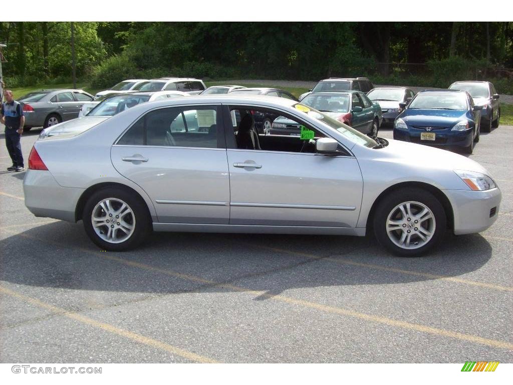 2006 Accord SE Sedan - Alabaster Silver Metallic / Gray photo #20