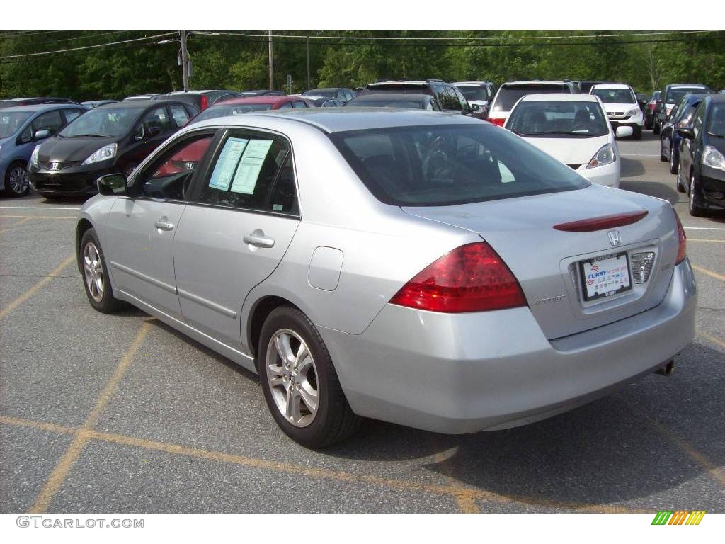 2006 Accord SE Sedan - Alabaster Silver Metallic / Gray photo #23
