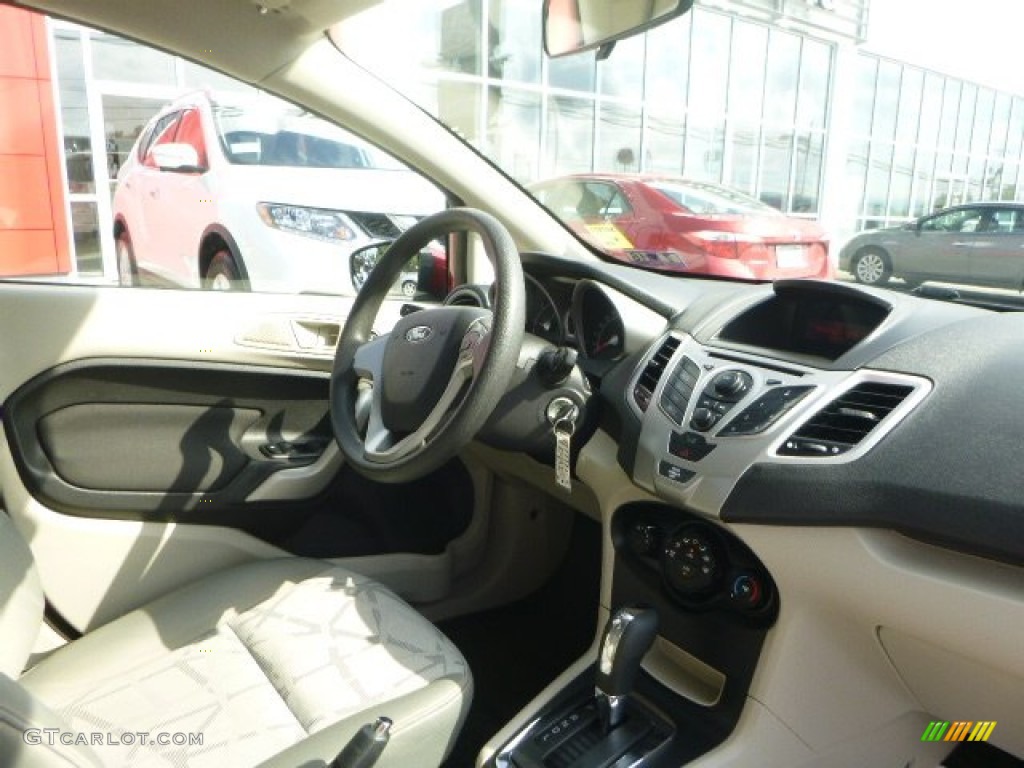2011 Fiesta SE Sedan - Red Candy Metallic / Light Stone/Charcoal Black Cloth photo #6