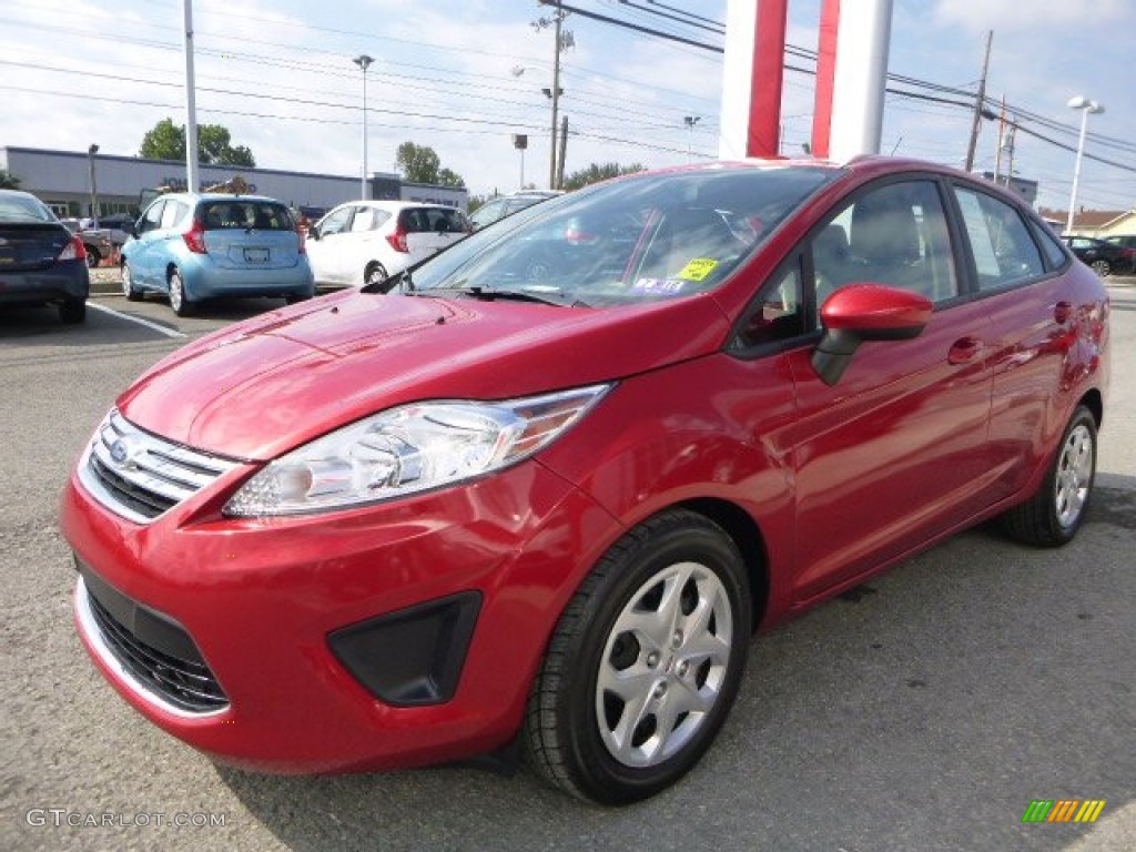 2011 Fiesta SE Sedan - Red Candy Metallic / Light Stone/Charcoal Black Cloth photo #11
