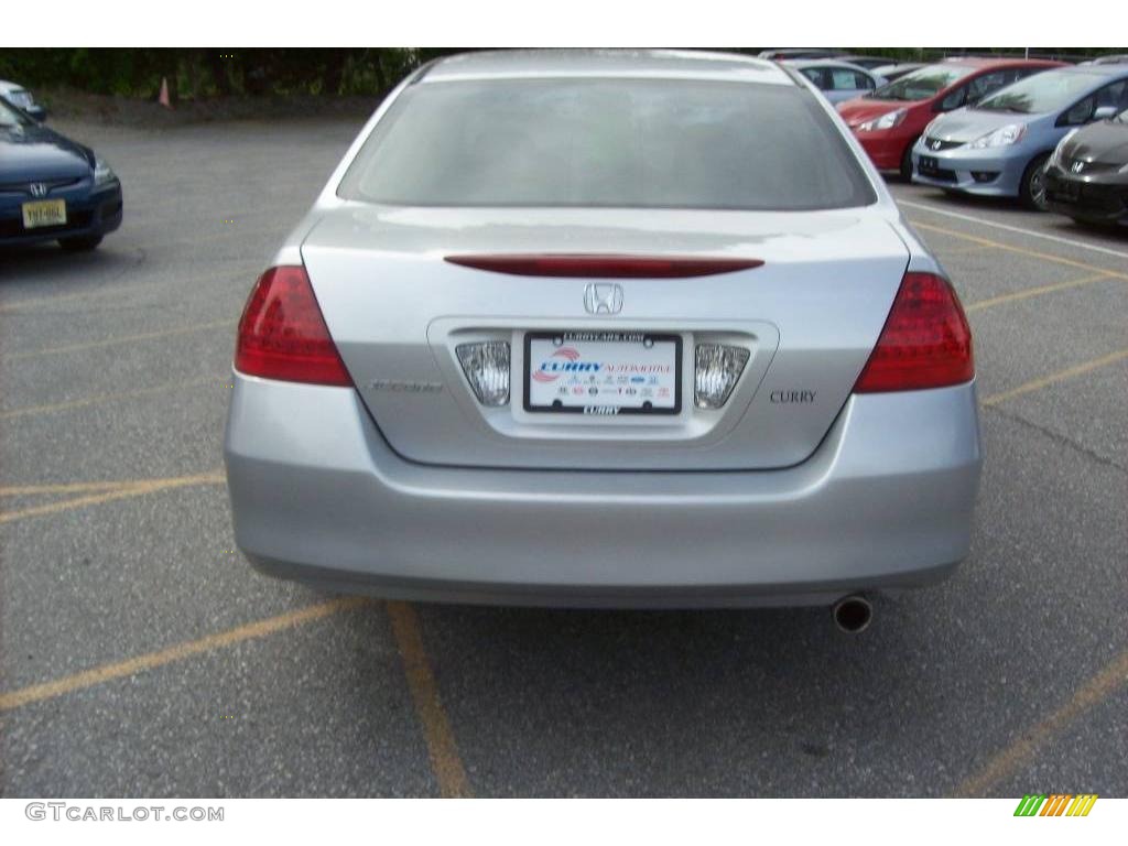 2006 Accord SE Sedan - Alabaster Silver Metallic / Gray photo #3