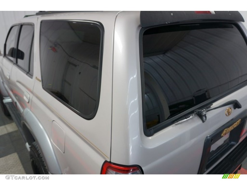 1998 4Runner Limited 4x4 - White / Oak photo #74