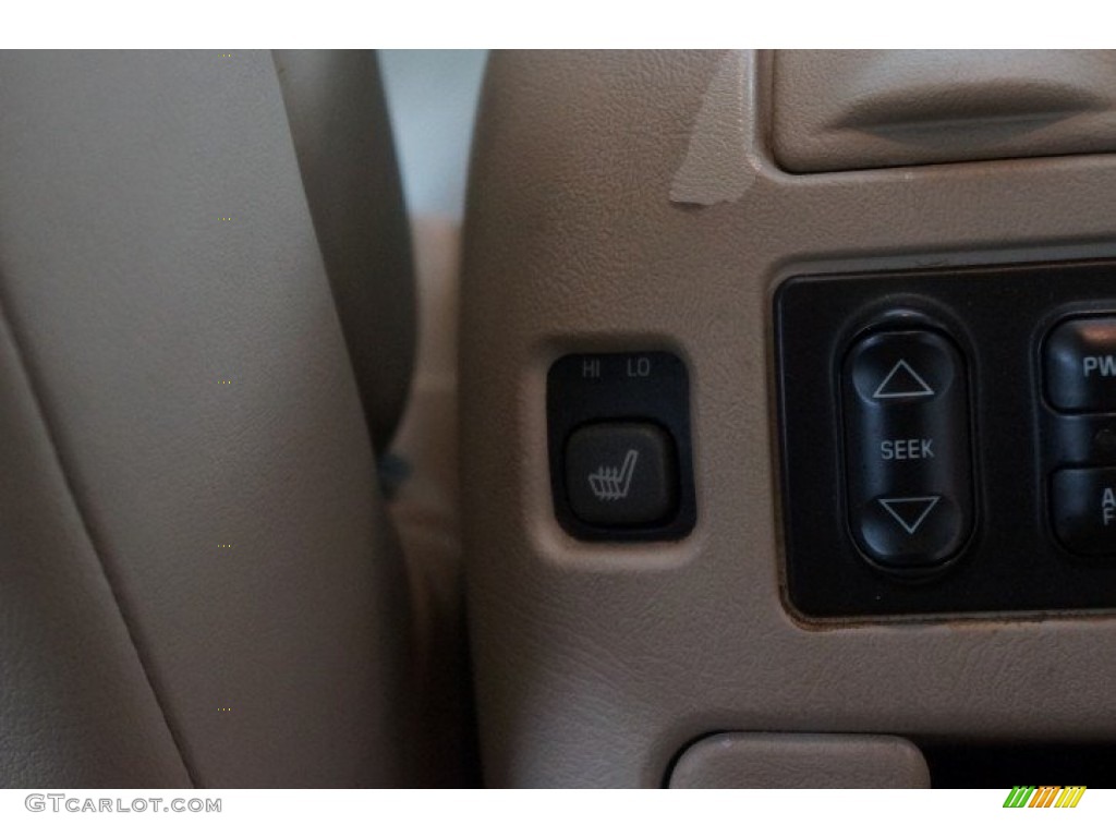 2002 Escalade AWD - Aspen White / Shale photo #24