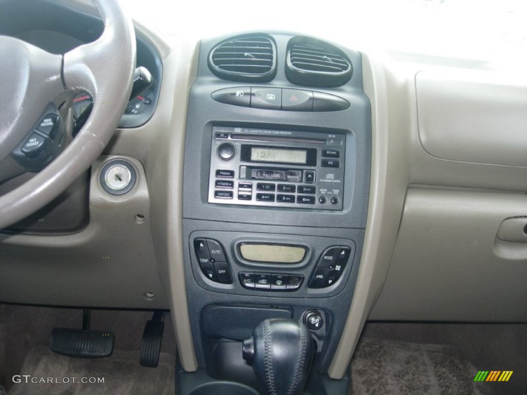 2002 Santa Fe GLS AWD - Sandstone / Beige photo #15