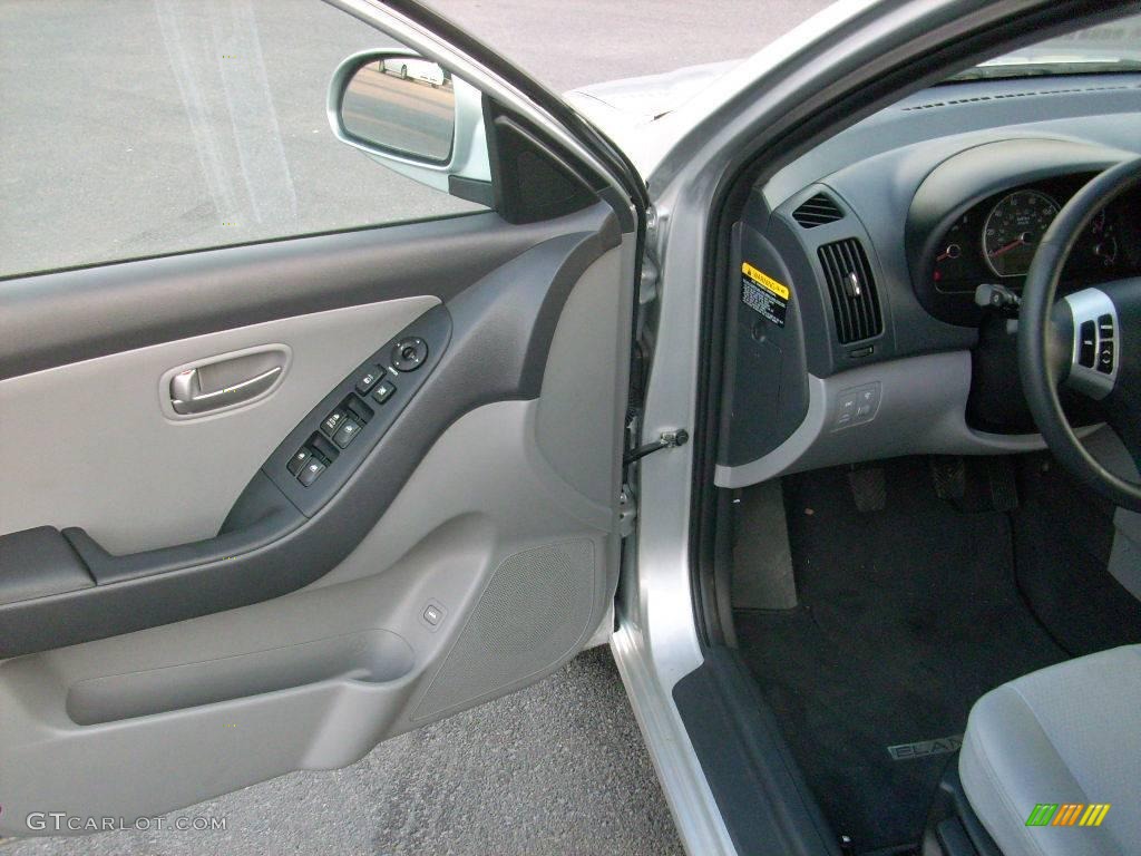 2008 Elantra SE Sedan - QuickSilver Metallic / Gray photo #13