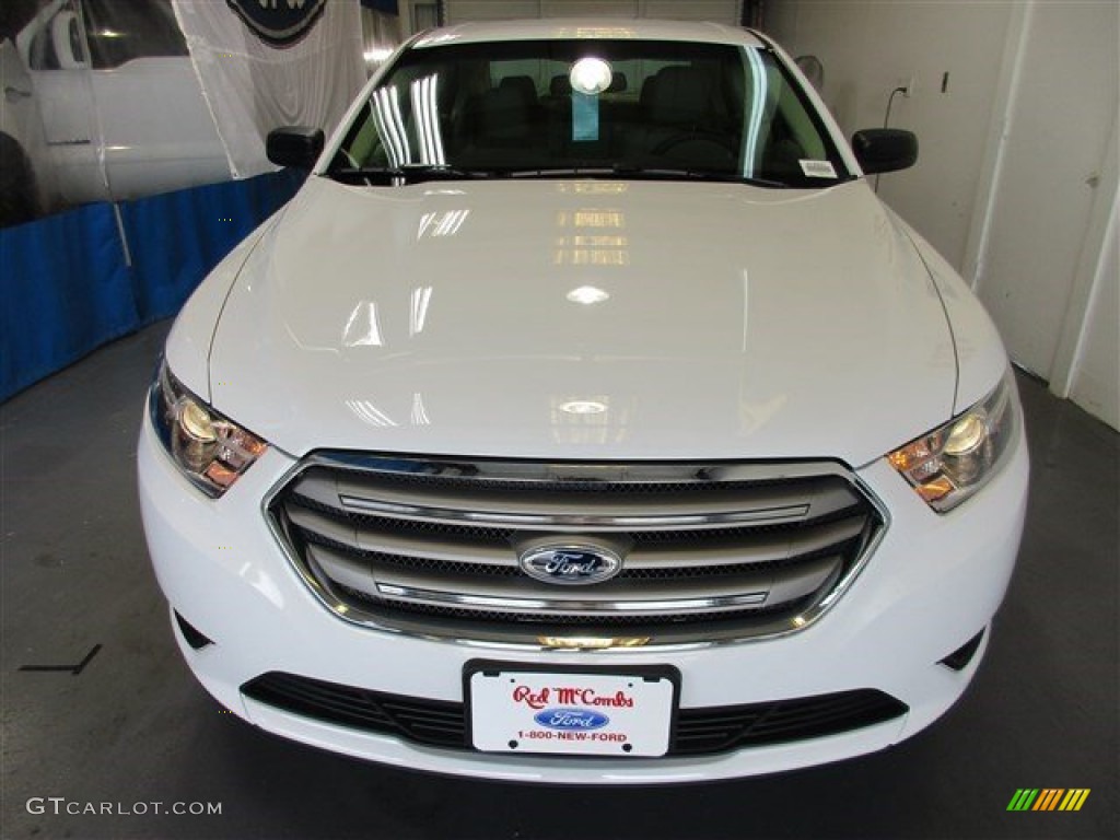 2015 Taurus SE - Oxford White / Dune photo #2