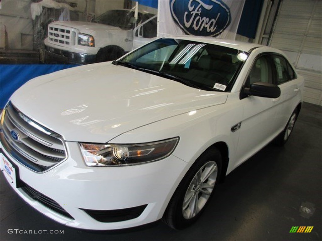 2015 Taurus SE - Oxford White / Dune photo #3
