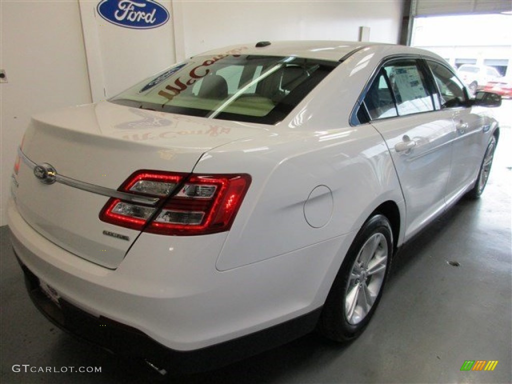 2015 Taurus SE - Oxford White / Dune photo #7