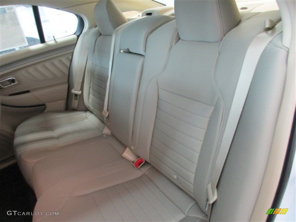 2015 Taurus SE - Oxford White / Dune photo #9