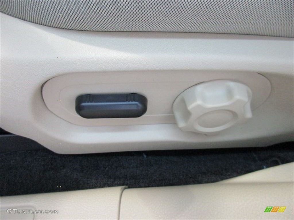 2015 Taurus SE - Oxford White / Dune photo #13