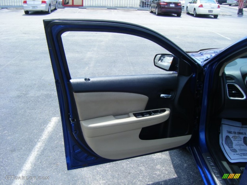 2013 Avenger SE - Blue Streak Pearl / Black/Light Frost Beige photo #5