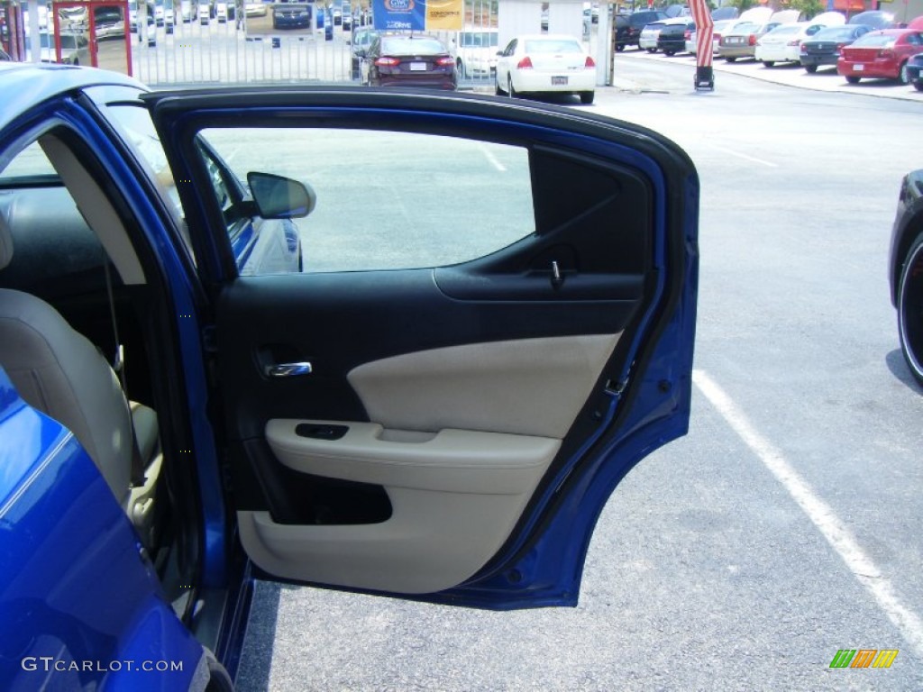 2013 Avenger SE - Blue Streak Pearl / Black/Light Frost Beige photo #11