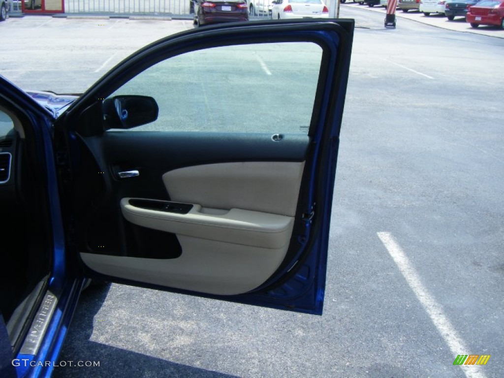 2013 Avenger SE - Blue Streak Pearl / Black/Light Frost Beige photo #13