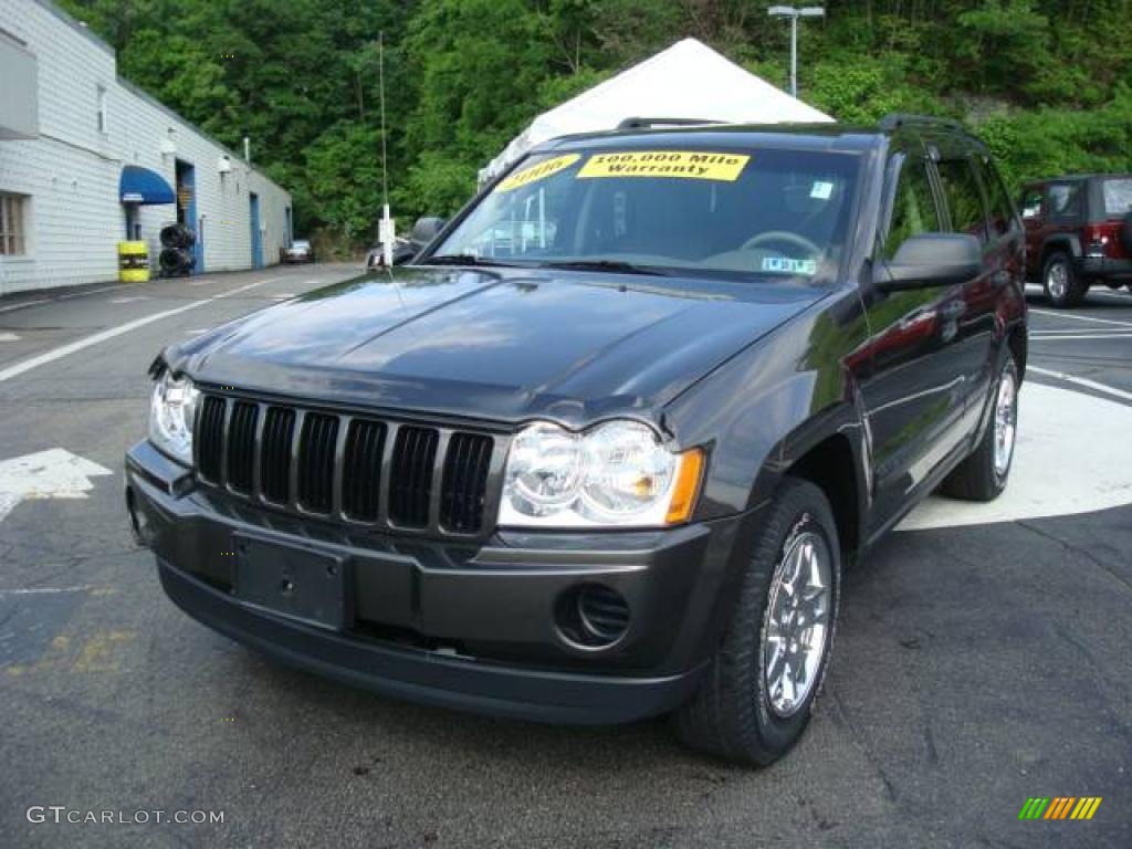 2006 Grand Cherokee Laredo 4x4 - Dark Khaki Pearl / Khaki photo #8