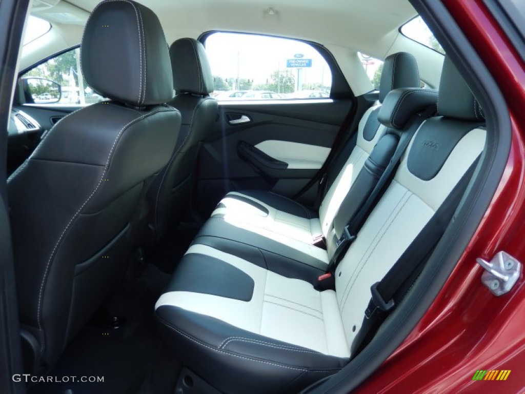 Arctic White Interior 2014 Ford Focus SE Sedan Photo #106119527
