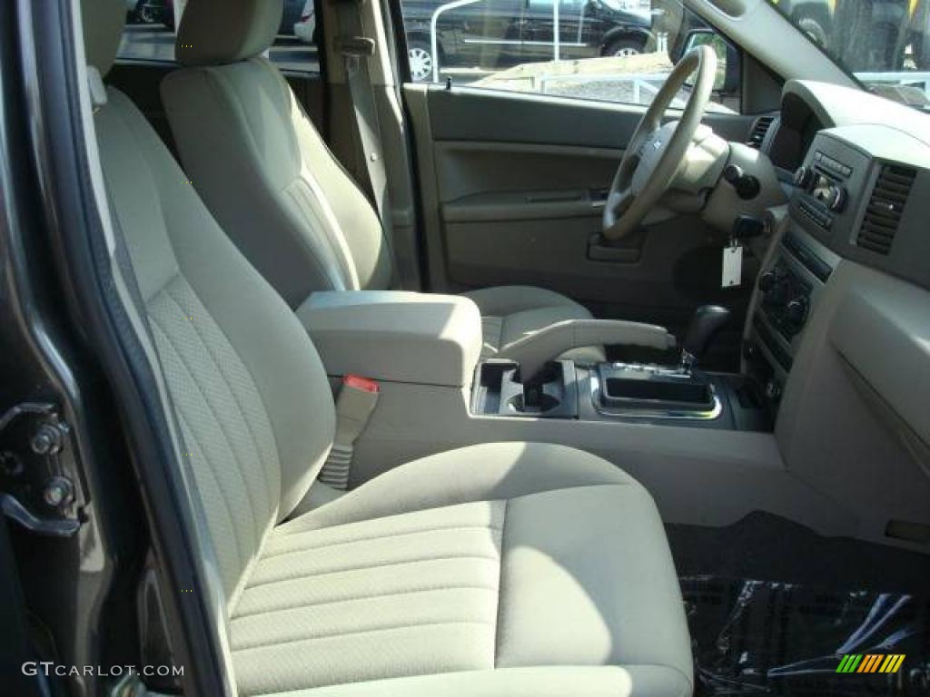 2006 Grand Cherokee Laredo 4x4 - Dark Khaki Pearl / Khaki photo #13