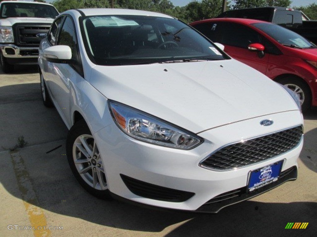 2015 Focus SE Sedan - Oxford White / Charcoal Black photo #1