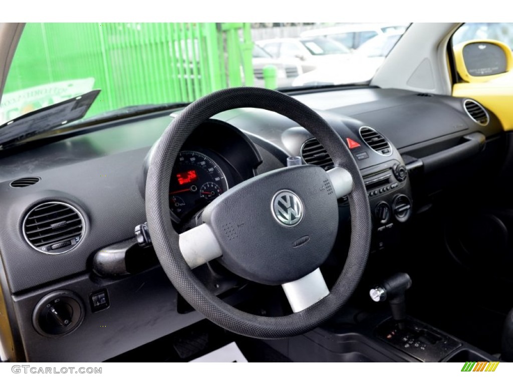 2007 Volkswagen New Beetle 2.5 Coupe Black Dashboard Photo #106136311