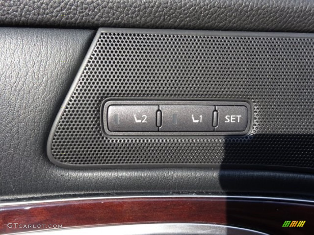 2015 Infiniti Q70 3.7 AWD Controls Photo #106152067