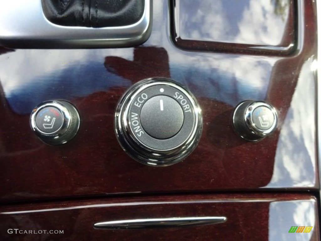 2015 Infiniti Q70 3.7 AWD Controls Photo #106152088