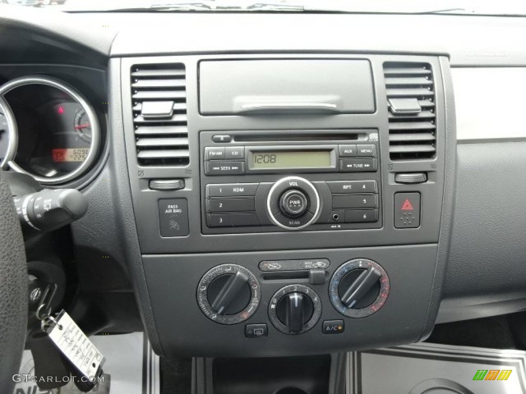 2010 Versa 1.8 S Hatchback - Red Alert / Charcoal photo #21