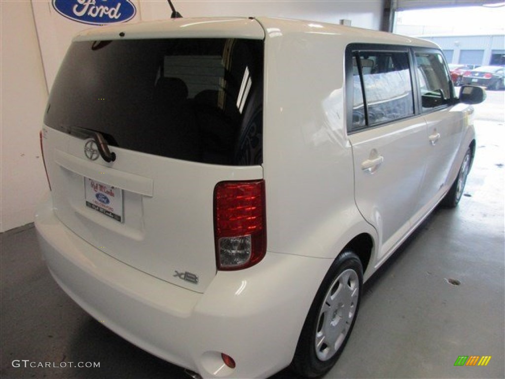 2011 xB Release Series 8.0 - Super White / Gray photo #7