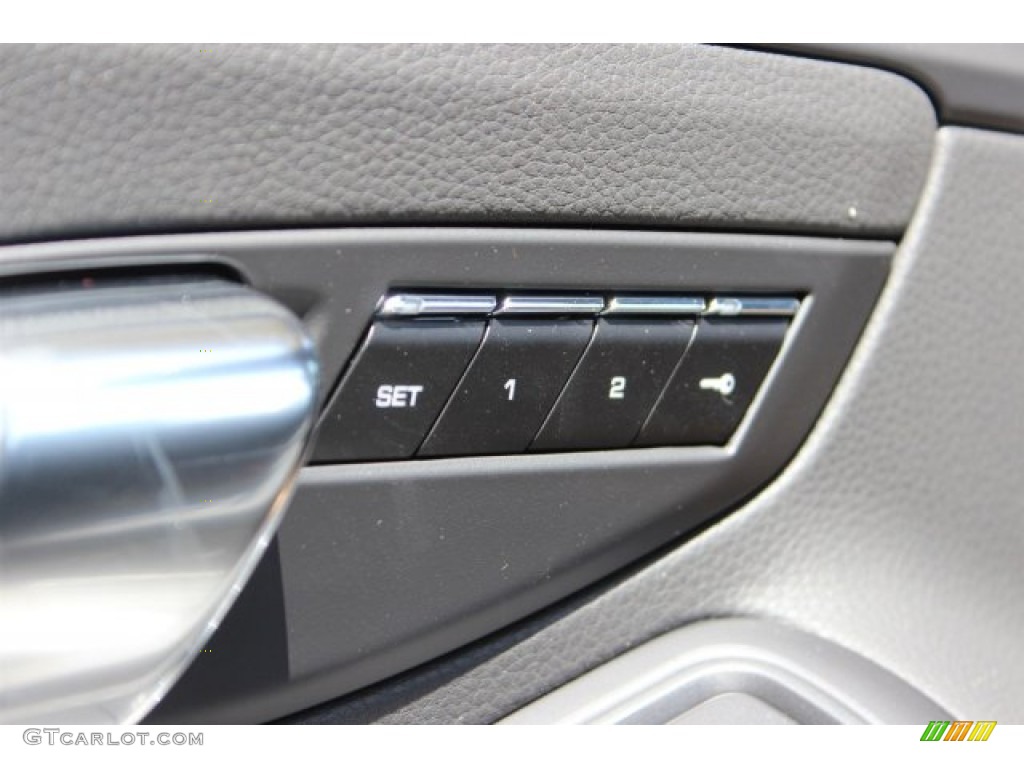 2016 Porsche Boxster Black Edition Controls Photo #106164202