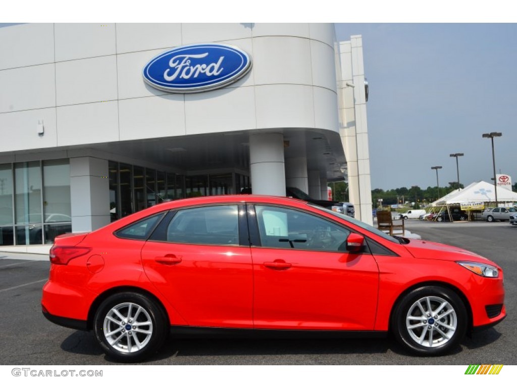 2015 Focus SE Sedan - Race Red / Charcoal Black photo #2