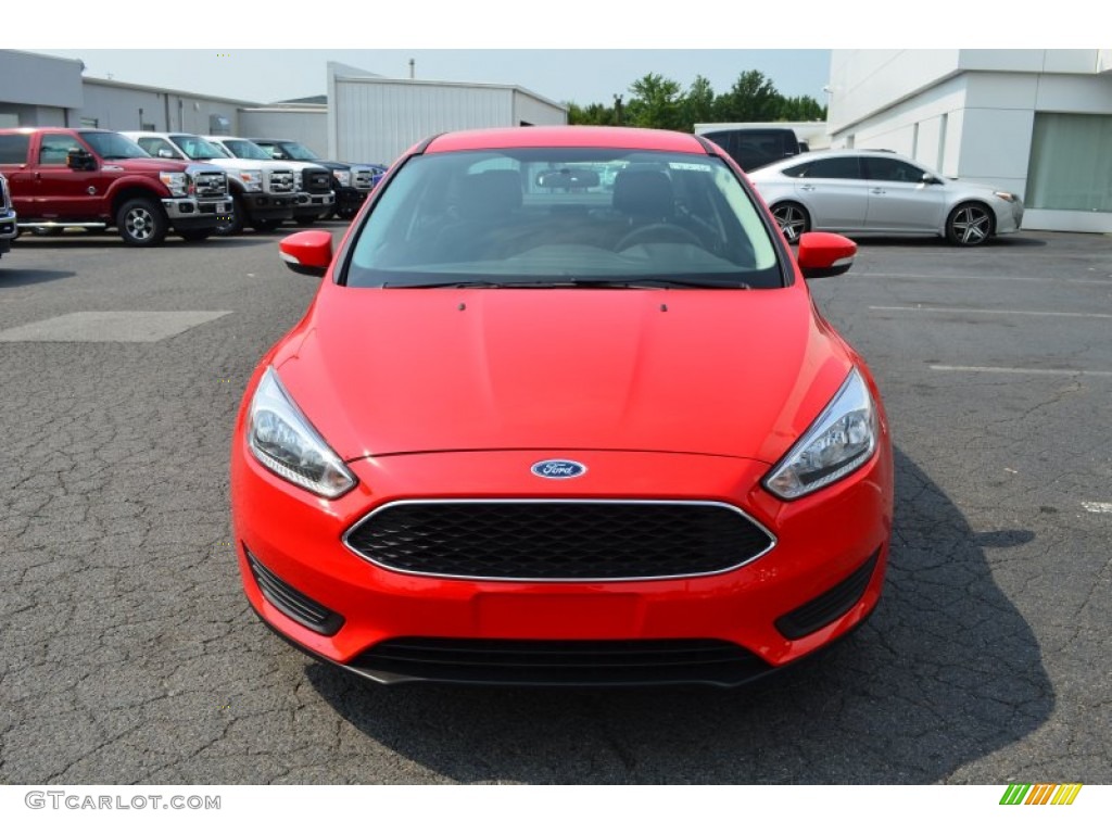2015 Focus SE Sedan - Race Red / Charcoal Black photo #4