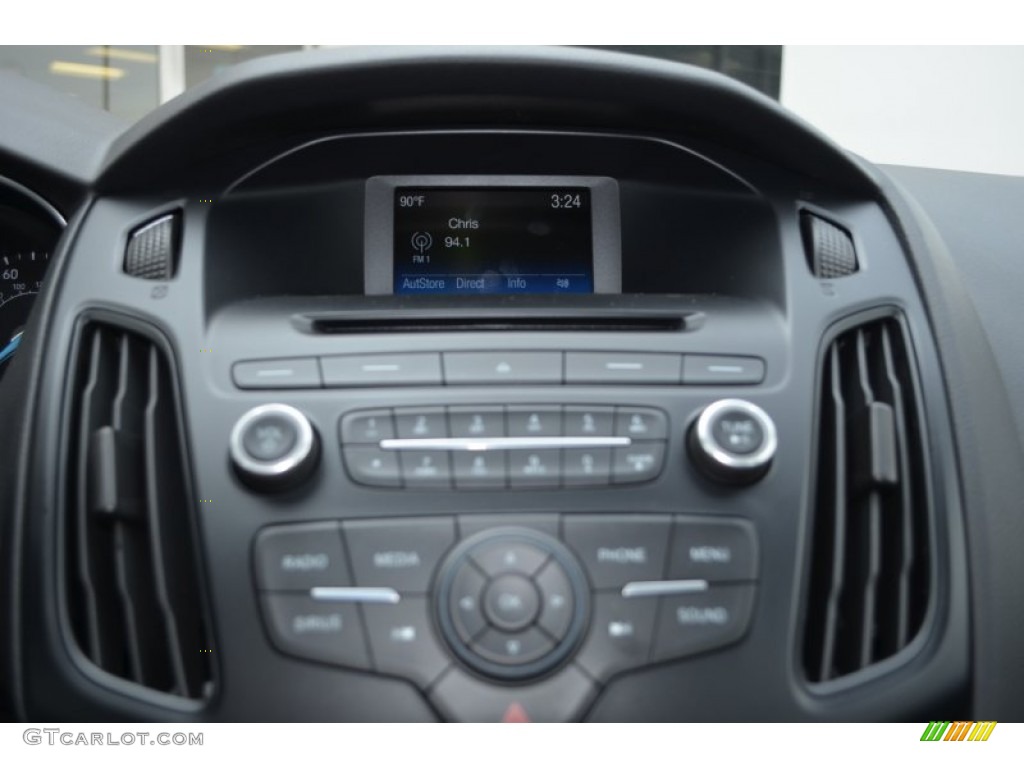 2015 Focus SE Sedan - Race Red / Charcoal Black photo #12