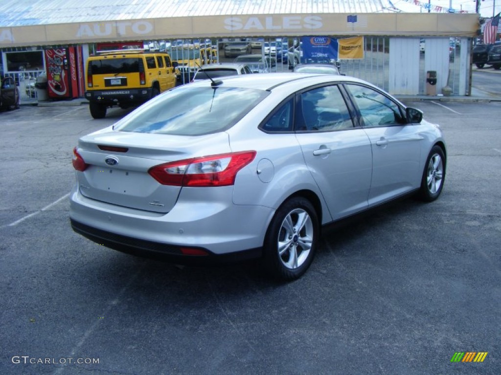 2014 Focus SE Sedan - Ingot Silver / Charcoal Black photo #3