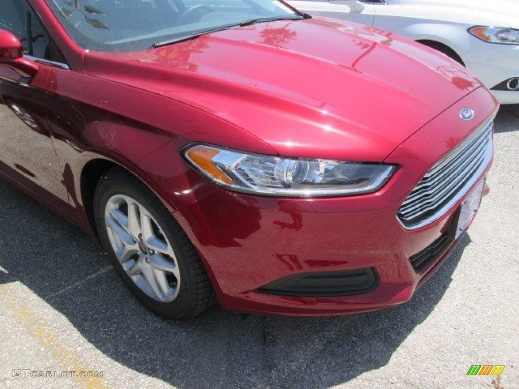 2016 Fusion SE - Ruby Red Metallic / Charcoal Black photo #2