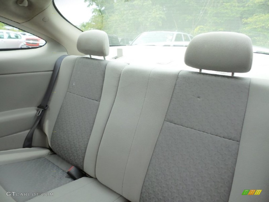 2005 Cobalt Coupe - Ultra Silver Metallic / Gray photo #10